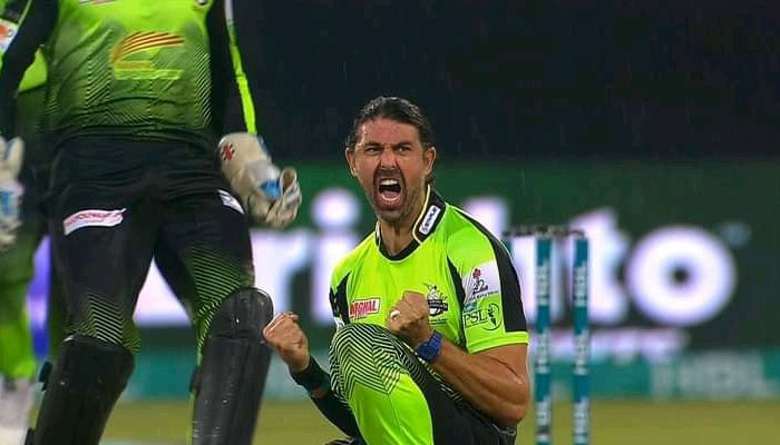 Qalandars reach final after thrashing United in thriller