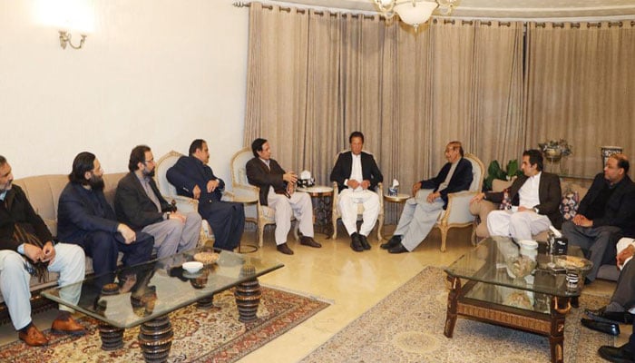 Prime Minister Imran Khan called on Chaudhary Shujaat Hussain to inquire after his health in Lahore. INP