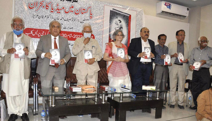 Book highlights media crisis in Pakistan
