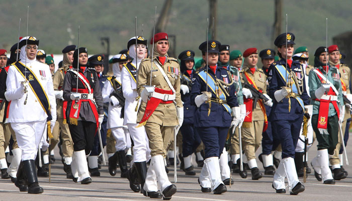 Pakistan showcases military prowess at parade