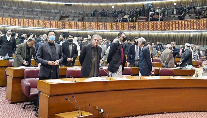 Prime Minister Imran Khan along with federal ministers Shah Mehmood Qureshi, Asad Umar and Pervez Khattak during voting at National Assembly on January 13. -APP/Files