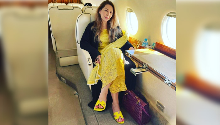 Farah Khan’s Birkin bag whose price is stated to be around $90,000 has been in the news. The purse made by the French luxury brand Hermès is prepared on order.