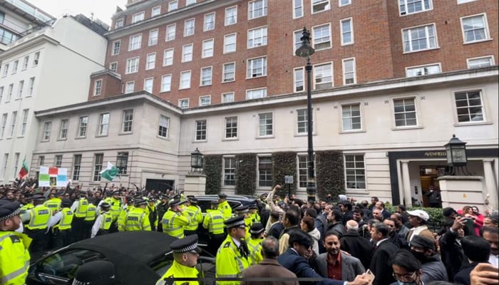 Supporters of PML-N and PTI come face to face in London outside Park Lane flats. -Photo by author
