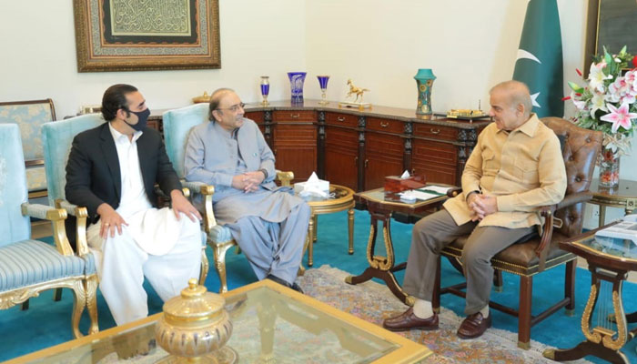 PPP Chairman Bilawal Bhutto Zardari, co-chairman Asif Ali Zardari call on PM Shehbaz in Islamabad on April 14, 2022. Photo: PID