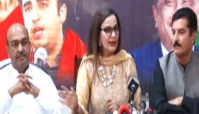 Sherry Rehman addressing a press conference along with Nadeem Afzal Chan and Faisal Karim Kundi in Islamabad on April 15, 2022. Photo: Twitter/RadioPakistan