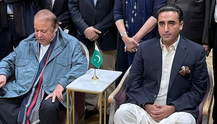 Nawaz Sharif (Left) and Bilawal addressing a press conference in London on April 21, 2022. Photo: Twitter