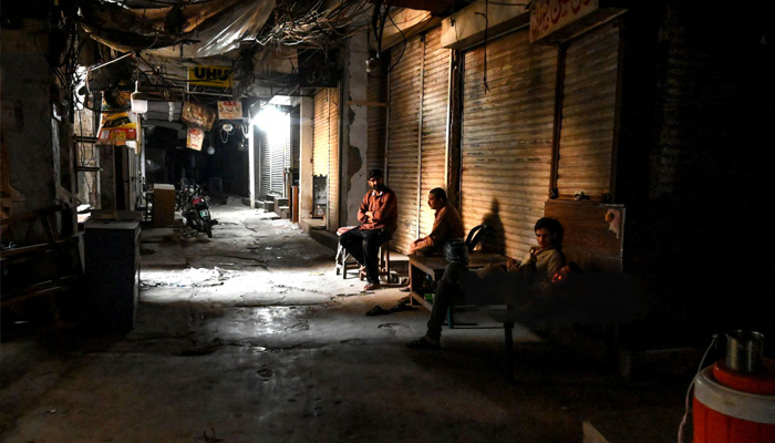 Masses are suffering prolonged power outages across Pakistan. Photo: The News/File