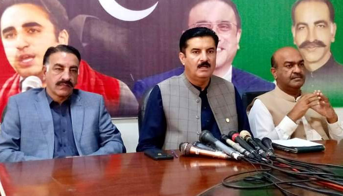 Faisal Karim Kundi and Nadeem Afzal Chan addressing a press conference in Islamabad on April 25, 2022. Photo: Twitter/PPPDera