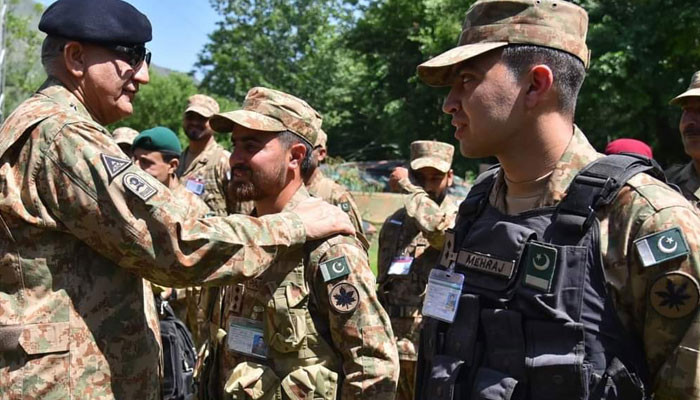 General Qamar Javed Bajwa praises combat readiness of troops stationed at LoC - Vimarsana News