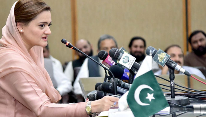 Marriyum Aurangzeb briefing the media about decisions taken by the federal cabinet on April 27, 2022. Photo: PID
