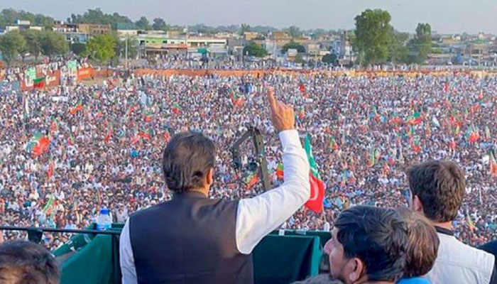 Imran Khan addressing a public rally in Mianwali on May 6, 2022. Photo: