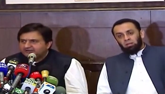 Malik Muhammad Ahmed Khan (Left) and Attaullah Tarar addressing a press conference in Lahore on May 9, 2022. Photo: Screengrab of Twitter video of APP.