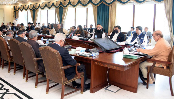PM Shehbaz addressing the cabinet meeting in Islamabad on May 10, 2022. Photo: PID