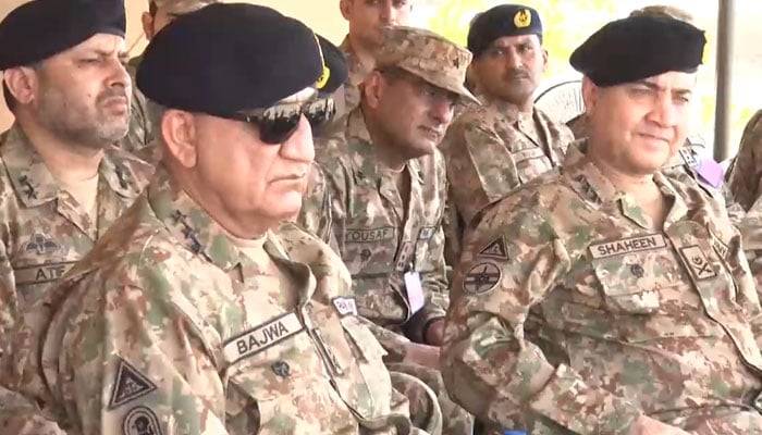 General Qamar Javed Bajwa attended war game session in Kharian. Photo: Screengrab of a Twitter video