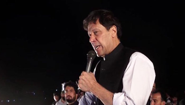 Imran Khan addressing a public rally in Kohat on May 17, 2022. Photo: Screengrab of a Twitter/PTI video.