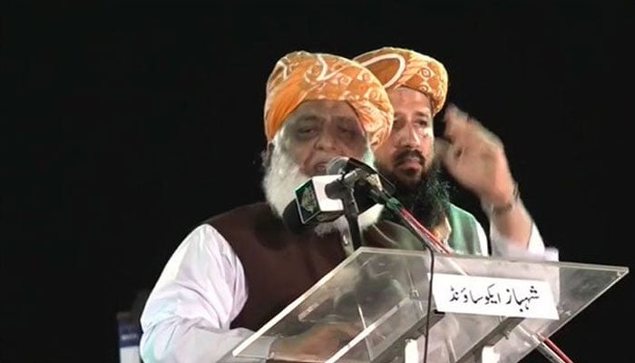 JUI-F Chief Fazlur Rehman addressing a public rally in Karachi on May 19, 2022. Photo: Screenshot of a Twitter video