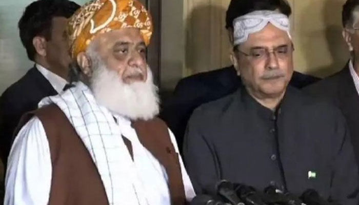 JUI-F Chief Fazlur Rehman and PPP leader Asif Ali Zardari talking to media on May 20, 2022. Photo: Screengrab of a Twitter video