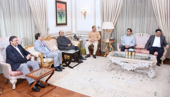 PM Shehbaz having meeting with coalition partners in Lahore on May 21, 2022. Photo: PID