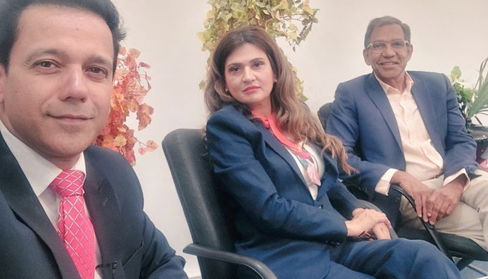 The photograph of Anila Ali flanked with Ahmed Quraishi and Sami Khan, shared by journalist Ahmed Quraishi. Photo: Twitter/_AhmedQuraishi