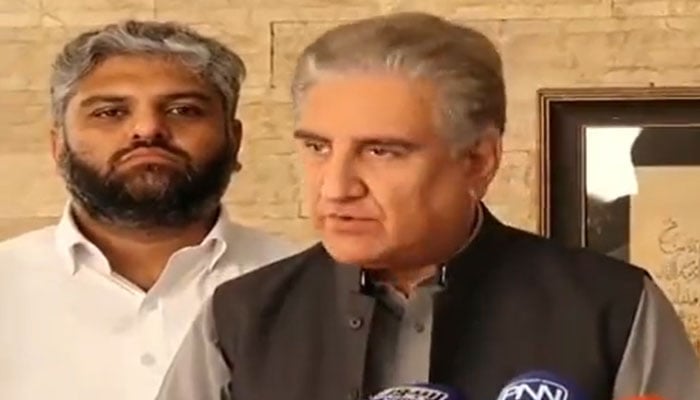 PTI Vice Chairman Shah Mehmood Qureshi addressing media in Lahore on May 30, 2022. Photo: Screengrab of a Twitter video
