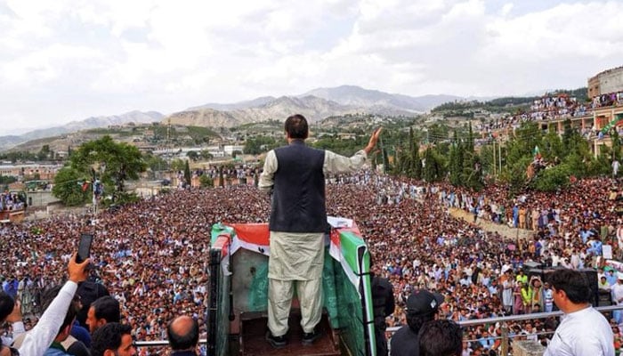 Ex-PM Imran Khan addressing a public rally in Dir on June 4, 2022. Photo: Twitter/PTIOfficial