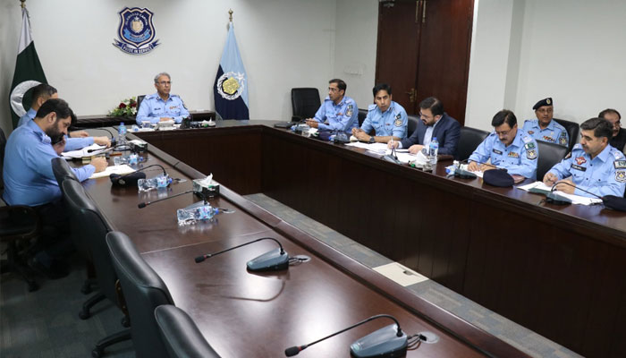 A meeting being held under the chairmanship of IGP Islamabad Dr. Akbar Nasir Khan. Photo: Twitter/ICT_Police