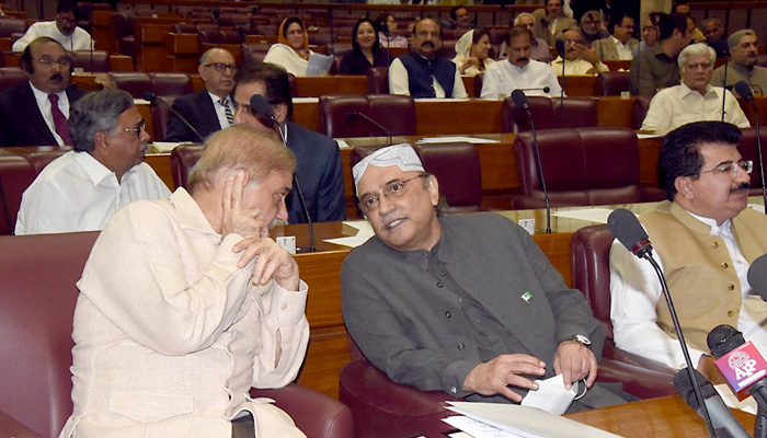Prime Minister Shehbaz Sharif talking to PPP co-chairman Asif Ali Zardari during the joint session of the Parliament on June 09, 2022. -INP