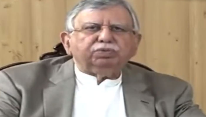 Former finance minister&nbsp;Shaukat Tarin addressing a news conference in Islamabad on June 9, 2022. Photo: Screengrab of a Twitter video.