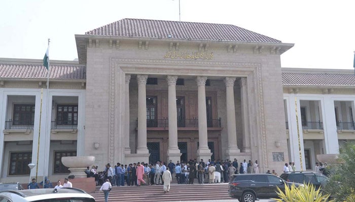 The members of the professional assembly are arriving at the Punjab Assembly on the occasion of the Punjab budget 2022-23 on June 13, 2022. Photo: APP