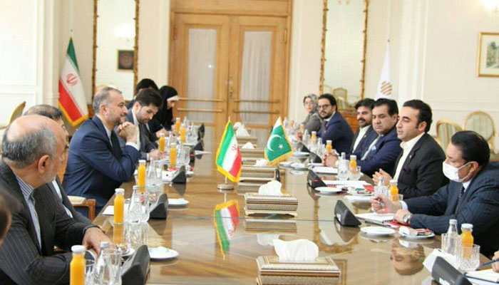 Foreign Minister Bilawal discussing bilateral issues with his Iranian counterpart Hossein Amir-Abdollahian in Tehran on June 14, 2022. Photo: Twitter/iran_gov
