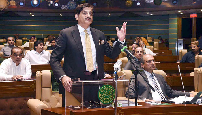 CM Sindh Murad Ali Shah presenting the annual budget 2022-23 at the provincial assembly on June 14, 2022. Photo: APP
