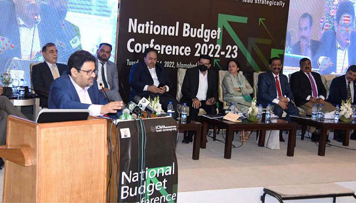 Finance Minister Miftah Ismail addressing&nbsp;the National Budget Conference 2022-23 in Islamabad on June 14, 2022. Photo: APP
