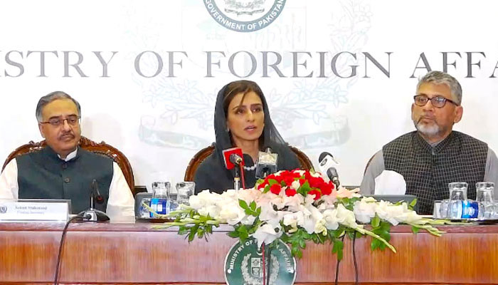 Minister of State for Foreign Affairs Hina Rabbani Khar addressing a press conference in Islamabad on June 18, 2022. Photo: Radio Pakistan