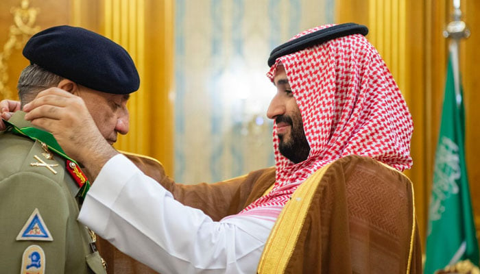 Gen Bajwa awarded King Abdulaziz Medal