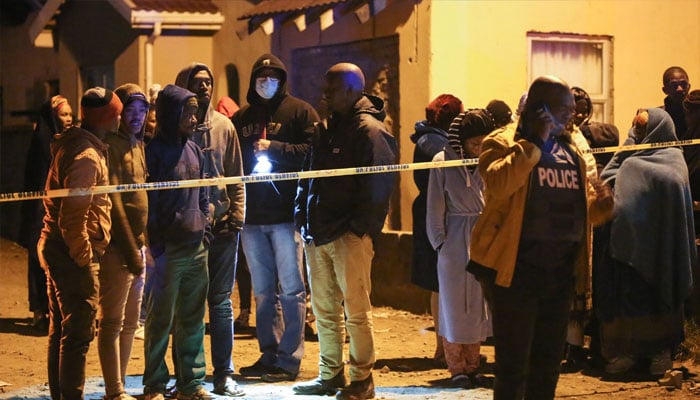 21 teenagers die in South African pub