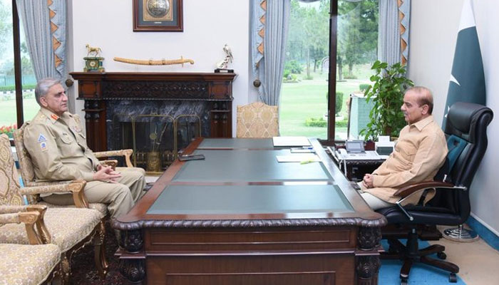 PM Shehbaz Sharif met the Chief of Army Staff (COAS) General Qamar Javed Bajwa in Islamabad on July 1, 2022. Photo: PID