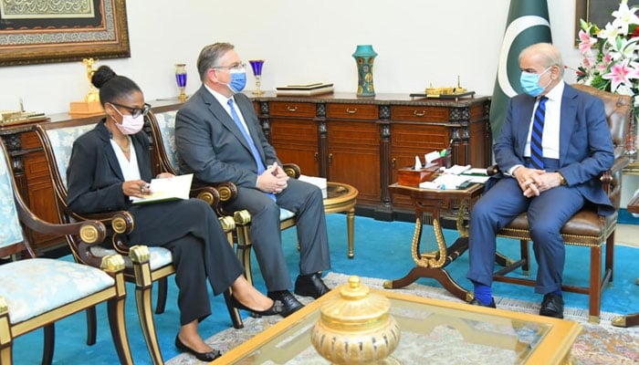 Ambassador of the US to Pakistan Donald Blome called on PM Shehbaz in Islamabad on July 1, 2022. Photo: PID