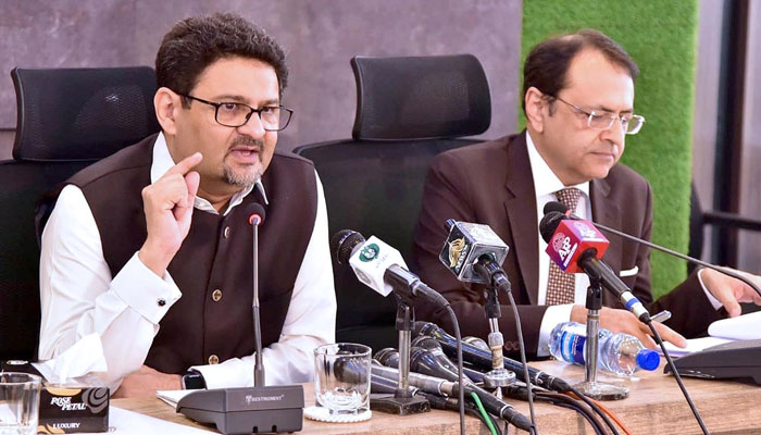 Minister for Finance Miftah Ismail, along with FBR Chairman Asim Ahmad, addressing a press conference in Islamabad on July 1, 2022. Photo: APP