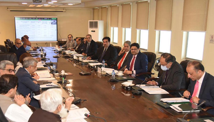 Finance Minister Miftah Ismail presiding over the meeting of the Economic Coordination Committee of the Cabinet at the Finance Division in Islamabad on July 5, 2022. Photo: PID