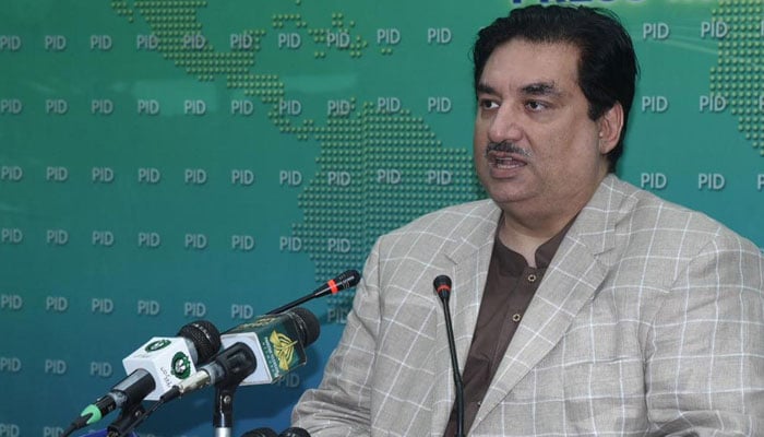 Minister for Power Engineer Khurram Dastgir addressing a press conference in Islamabad on July 6, 2022. Photo: PID