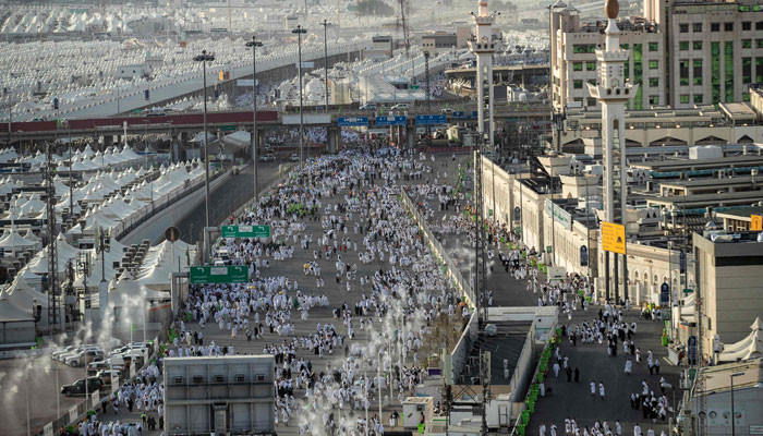 Hundreds of thousands 'stone the devil' as packed Haj winds down - Vimarsana News