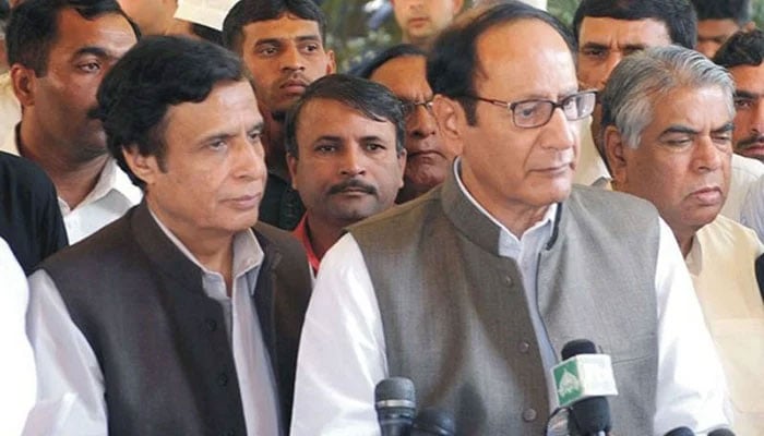 PML-Q leaders Chaudhry Pervaiz Elahi (Left) and Chaudhry Shujaat Hussain. Photo: The News/File