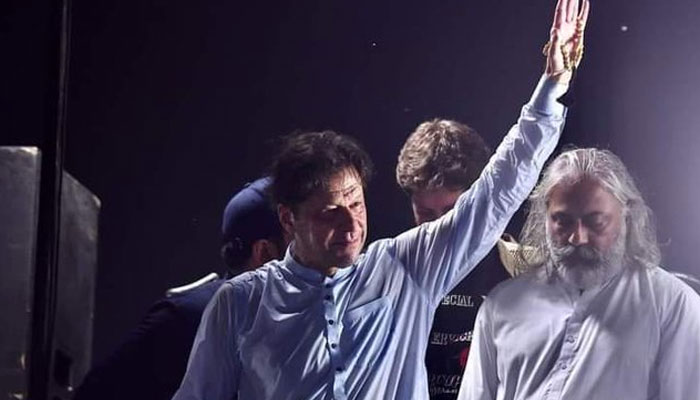 Ex-PM Imran leaving after addressing a public rally in Jhang on July 13, 2022. Photo: Twitter