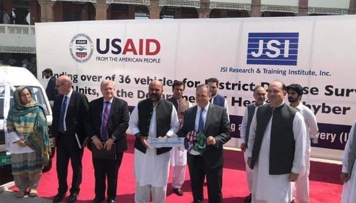 US Ambassador to Pakistan Donald Blome handing over keys to provincial minister for Health and Finance Taimur Saleem Khan. —Twitter