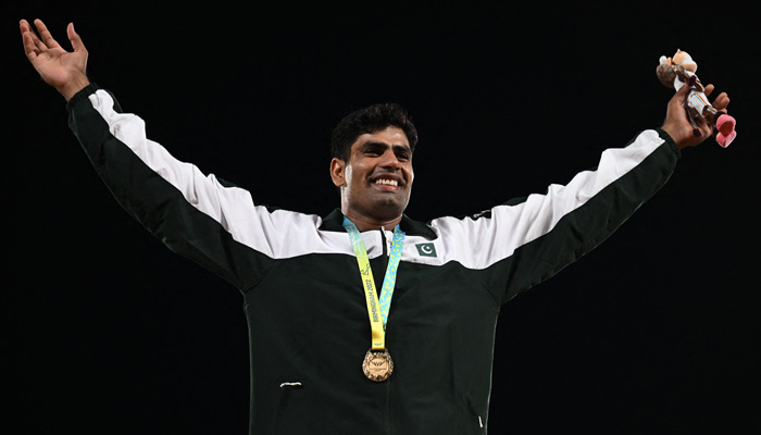 Gold medallist Pakistan´s Arshad Nadeem poses during the medal ceremony for the men´s javelin throw athletics event at the Alexander Stadium, in Birmingham on day ten of the Commonwealth Games in Birmingham, central England, on August 7, 2022. -AFP