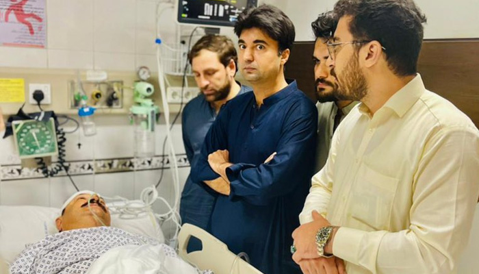 PTI leader Murad Saeed visits Malik Liaqat Ali in a hospital. Courtesy PTI Twitter