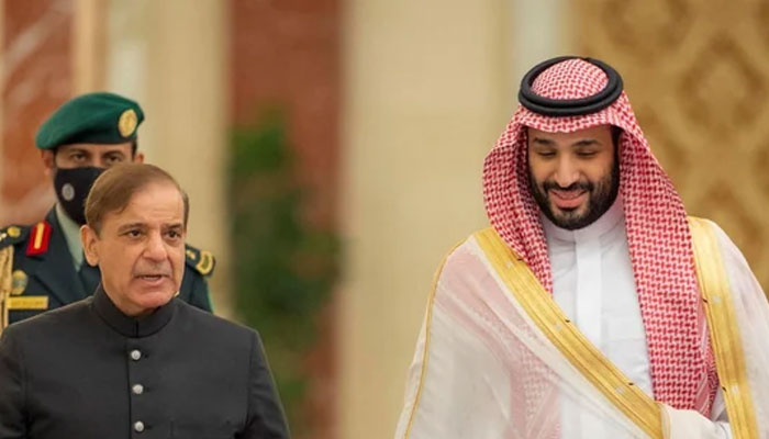Saudi Crown Prince Mohammed bin Salman meets Pakistans Prime Minister Shehbaz Sharif upon his arrival in Jeddah, Saudi Arabia, on April 29, 2022. Photo: Agencies