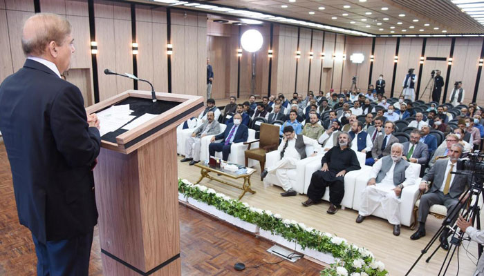 PM Shehbaz Sharif addressing the distribution of cash transfer launch ceremony for the flood victims in Islamabad on August 19, 2022. Photo: PID