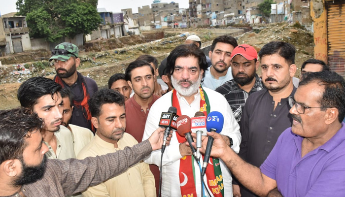 PTIs mayoral candidate for the upcoming local government elections Muhammad Ashraf Jabbar Qureshi speaks to journalists in this undated photo. — PTI
