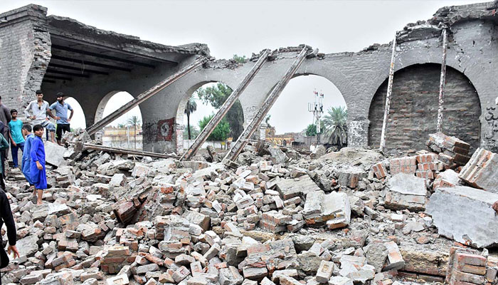 15 killed in house collapse incidents as rain lashes parts of Sindh - Vimarsana News
